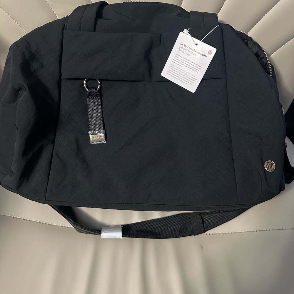 Lululemon on my level barrel duffle